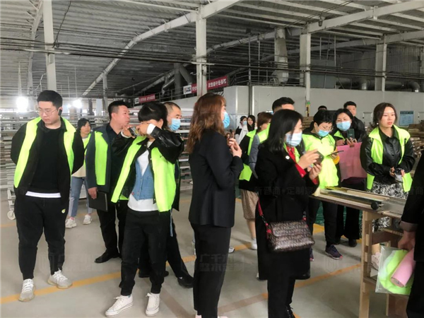 廣千木門整木定制：廣千商學院2104班圓滿結(jié)束！