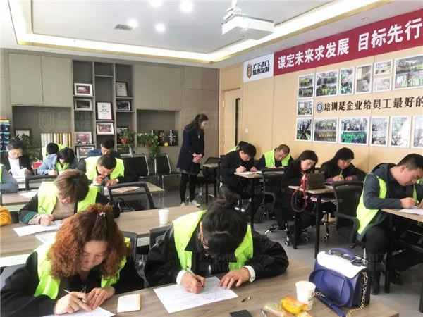 廣千木門整木定制：廣千商學院2104班圓滿結(jié)束！