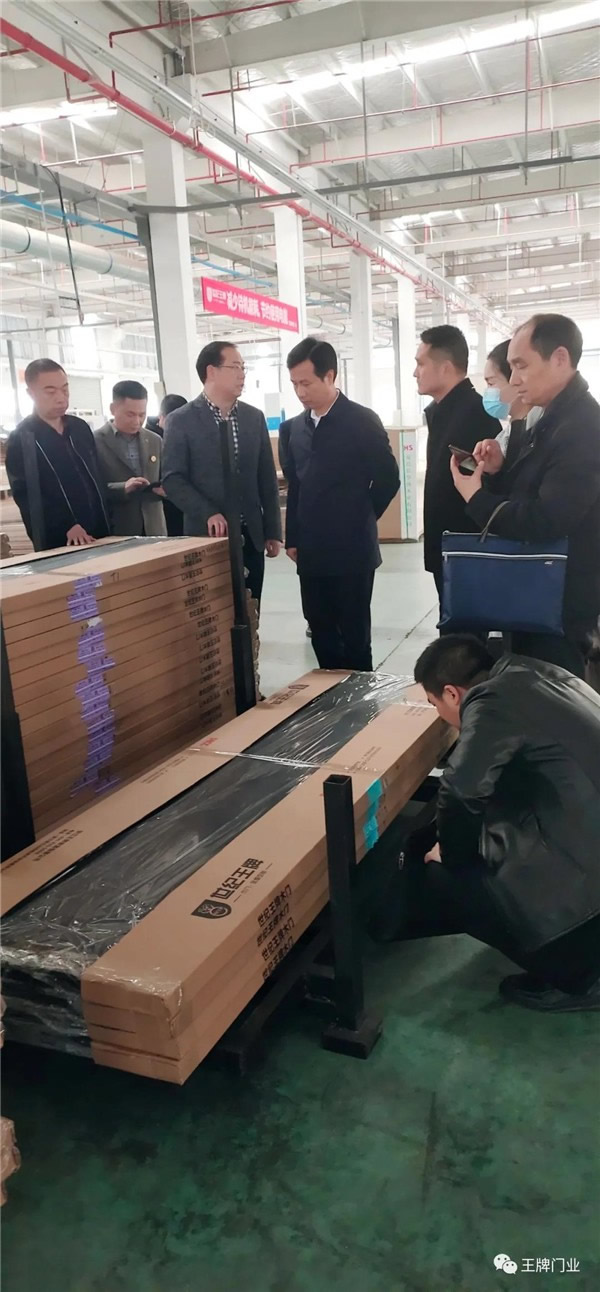 世紀(jì)王牌全屋定制歡迎黎平縣人民政府王春雷縣長一行蒞臨考察指導(dǎo)