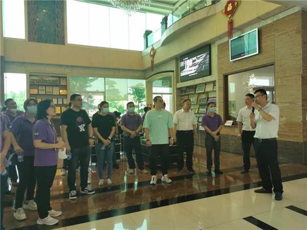 潤成創(chuàng)展聯(lián)動(dòng)洛果商貿(mào)走進(jìn)新潤成陶瓷參觀交流