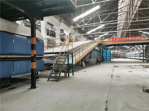 潤成創(chuàng)展聯(lián)動(dòng)洛果商貿(mào)走進(jìn)新潤成陶瓷參觀交流