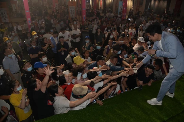 明星助陣，人氣爆棚|久盛全球橡木盛典與炎炎夏日“飆高溫”