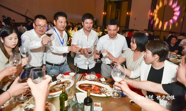同心共隨 穩(wěn)步升維 | 2021喬金斯整木定制年中經(jīng)銷商大會(huì)圓滿落幕！