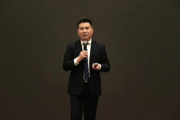 三峰家居丨全國卓越經(jīng)銷商聚首一堂，蓄力前行，誰與爭峰！