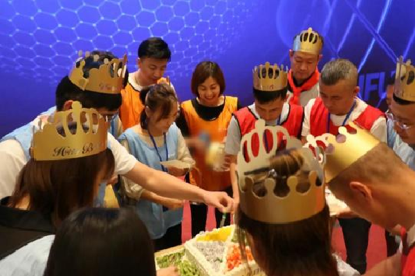 三峰家居丨全國卓越經(jīng)銷商聚首一堂，蓄力前行，誰與爭峰！