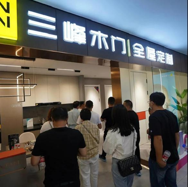 三峰家居丨全國卓越經(jīng)銷商聚首一堂，蓄力前行，誰與爭峰！
