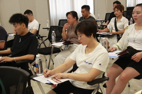 歐麗亞木門第八期新加盟經(jīng)銷商培訓(xùn)會(huì)圓滿結(jié)束！