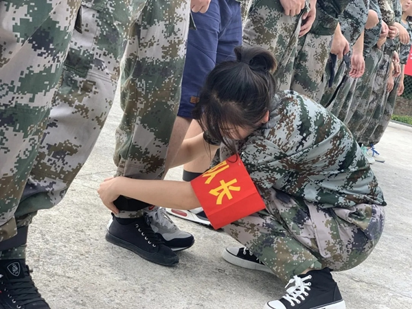 千鼎門業(yè)運營中心戶外拓展訓(xùn)練，超越自我凝心聚力