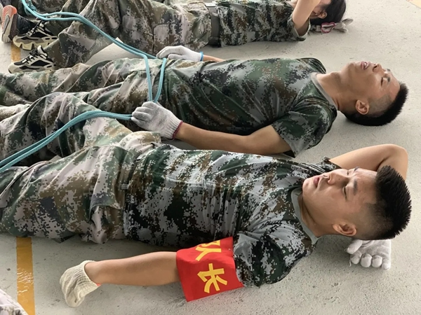 千鼎門業(yè)運營中心戶外拓展訓(xùn)練，超越自我凝心聚力