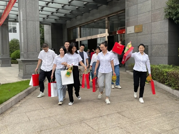 情滿中秋|金迪木門祝全體家人中秋節(jié)快樂！