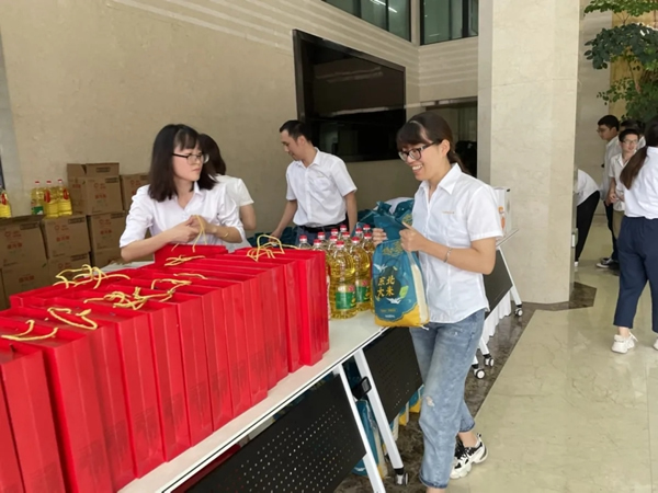 情滿中秋|金迪木門祝全體家人中秋節(jié)快樂！