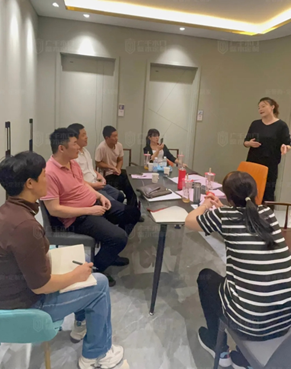 廣千木門整木定制商學(xué)院金牌團隊賦能行動【山東站】圓滿告捷