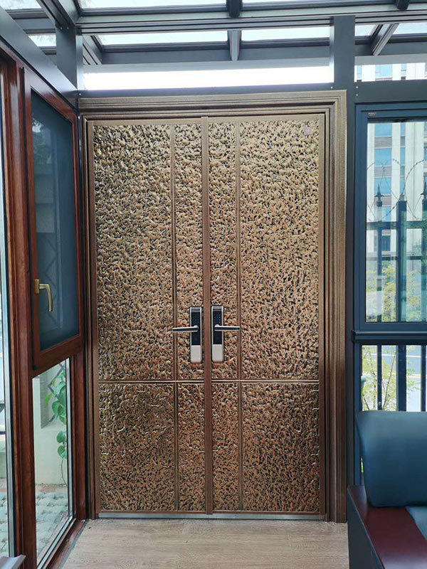 歐華尊邸鑄鋁門(mén)，彰顯著個(gè)性、穩(wěn)重大氣