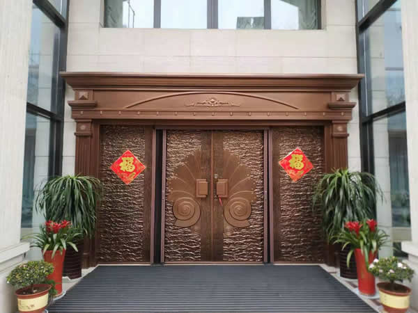 經(jīng)典與時(shí)尚相結(jié)合的別墅大門