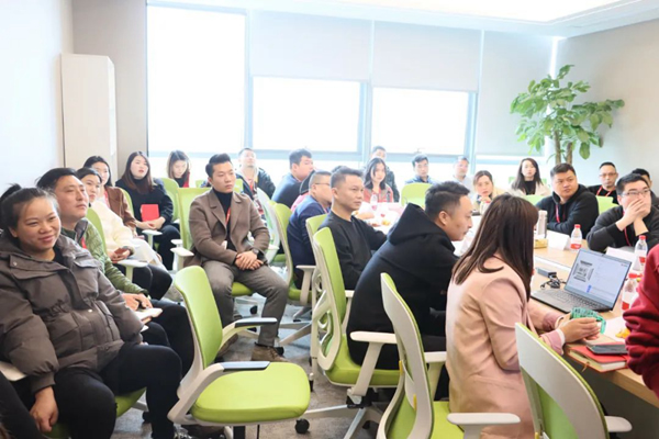 你有一份圣伯雅招商大會的邀請函，請注意查收！