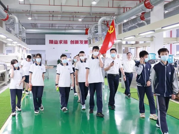 校企共建｜久盛地板迎來“課堂進(jìn)企業(yè)”學(xué)生實踐活動