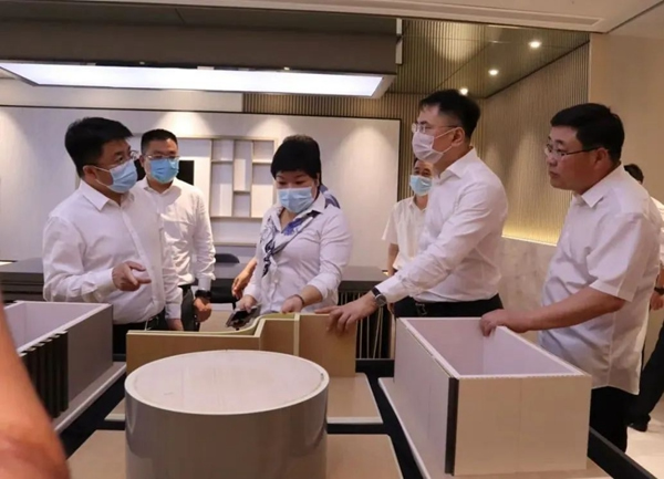 區(qū)委副書記、區(qū)長姜永柱來金迪木門開展“三服務(wù)”活動