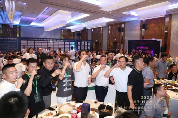 重磅！熱烈祝賀伊佳特木門(mén)當(dāng)選中國(guó)無(wú)漆木門(mén)產(chǎn)業(yè)聯(lián)盟第一屆理事會(huì)“常務(wù)副會(huì)長(zhǎng)單位”