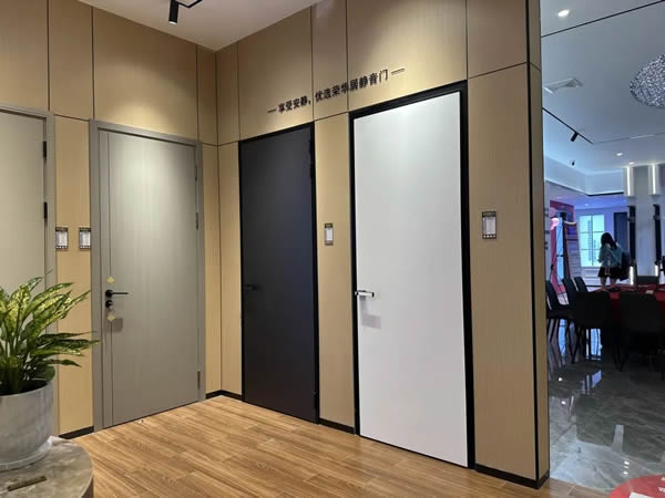 新店開業(yè)|榮華居靜音室內(nèi)系統(tǒng)門，演繹現(xiàn)代高端定制生活
