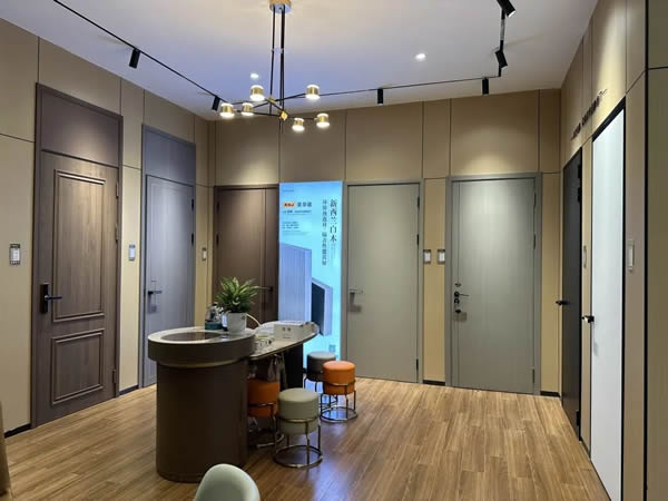 新店開業(yè)|榮華居靜音室內(nèi)系統(tǒng)門，演繹現(xiàn)代高端定制生活