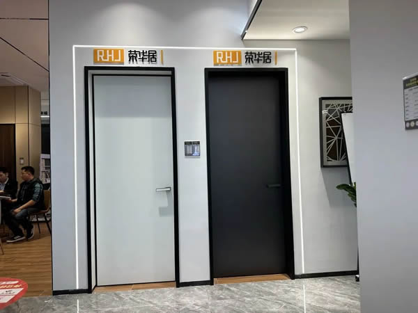 新店開業(yè)|榮華居靜音室內(nèi)系統(tǒng)門，演繹現(xiàn)代高端定制生活