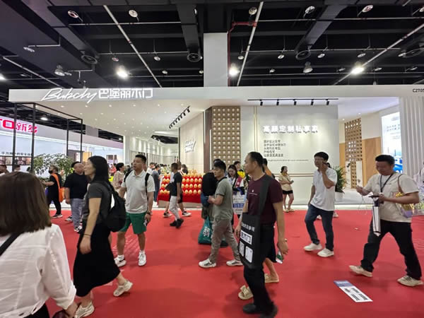 直擊門博會(huì) | 巴堡麗木門展館首日人氣爆棚，精彩還在繼續(xù)……