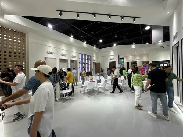 直擊門博會(huì) | 巴堡麗木門展館首日人氣爆棚，精彩還在繼續(xù)……