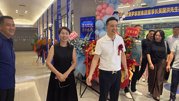攜手經(jīng)銷商游學(xué)探店！共賀多地新店“圣”勢綻放！