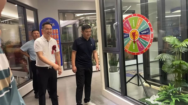 攜手經(jīng)銷商游學(xué)探店！共賀多地新店“圣”勢綻放！