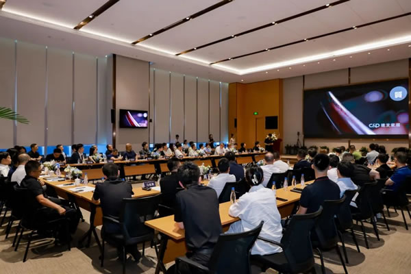 圣堡羅二登領(lǐng)獎(jiǎng)臺(tái)！閃耀2024中國(guó)系統(tǒng)門(mén)窗大會(huì)！