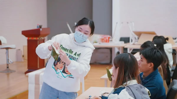 蘇州市總工會(huì)文化活動(dòng)“匠心·口金包手作研習(xí)坊”在北美楓情圓滿舉辦！