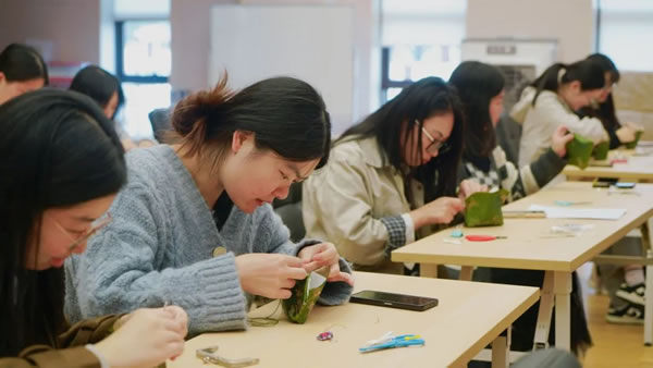 蘇州市總工會(huì)文化活動(dòng)“匠心·口金包手作研習(xí)坊”在北美楓情圓滿舉辦！