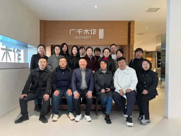 廣千木門 | 熱烈歡迎太原市室內(nèi)裝飾協(xié)會(huì)蒞臨參觀指導(dǎo)！