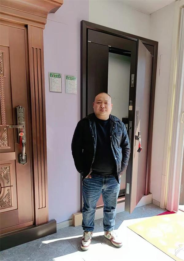 王力門業(yè) | 江蘇省建湖縣經(jīng)銷商喬?。?0天狂銷14樘王力機(jī)器人防盜門的傳奇之道
