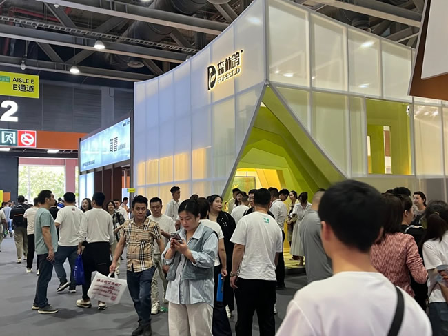 展商風(fēng)采｜森林鴿發(fā)布2026-2027全球定制家居流行趨勢(shì)報(bào)告，“雅宋·曉山青”主題館大放異彩！