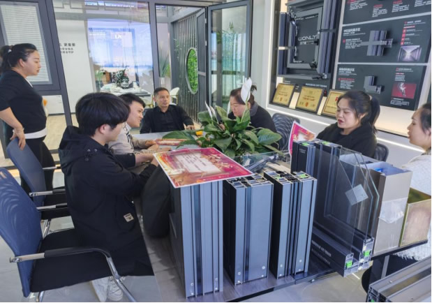 王力門業(yè) | 貴州畢節(jié)王力新商阮曉麗：小空間大逆襲，0基礎(chǔ)單日破10萬+！