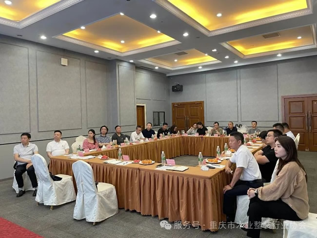 重慶市木業(yè)整裝行業(yè)協(xié)會(huì)五屆四次理事會(huì)及擴(kuò)大會(huì)議成功召開