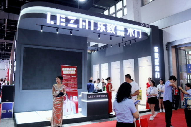以“皇后”之勢(shì)破局門業(yè)江湖，網(wǎng)紅品牌樂致木門如何玩轉(zhuǎn)流量密碼？
