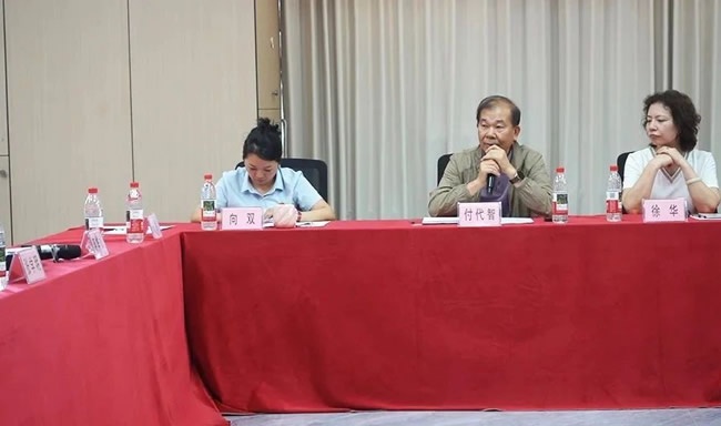 喬治伯爵木門(mén)