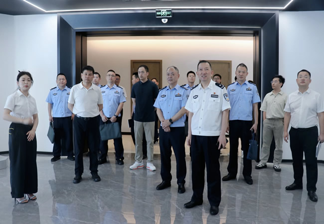 王力門(mén)業(yè) | 企業(yè)如何筑牢信息安全“銅墻鐵壁”？金華市公安局黨委委員、副局長(zhǎng)呂會(huì)民帶隊(duì)到王力調(diào)研信息網(wǎng)絡(luò)安全