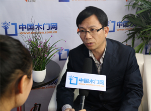 偉爵木門：專注原木定制，大力扶持經(jīng)銷商，共謀發(fā)展