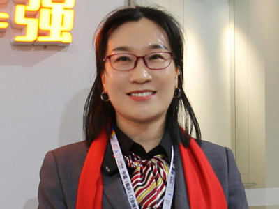 2025臨沂門(mén)博會(huì)，中國(guó)木門(mén)網(wǎng)采訪(fǎng)華強(qiáng)木門(mén)品牌經(jīng)理馬翠翠