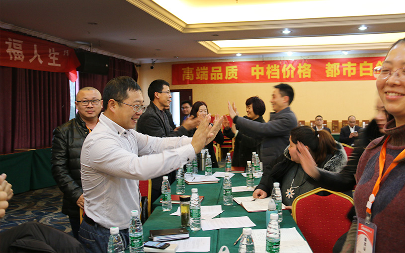 各方陣隊(duì)員擊掌加油